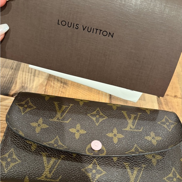 LV Sarah wallet - Picture 2 of 9